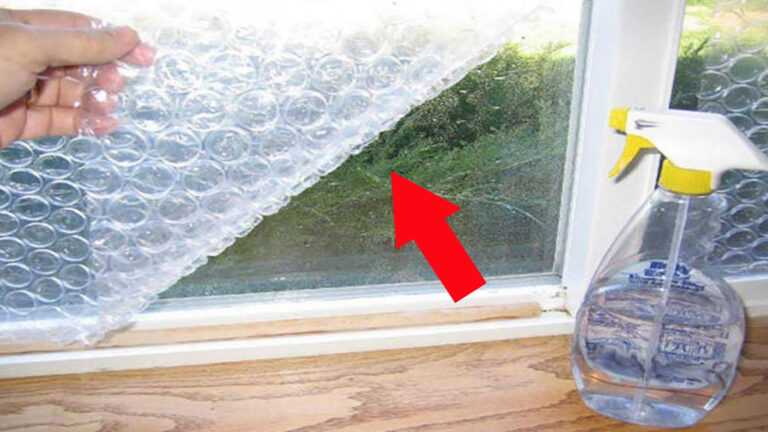 Моя мама наклеила ПУЗЫРЧАТУЮ ПЛЕНКУ на все окна в доме. Но только спустя час я понял, зачем она это сделала!