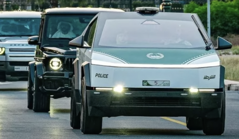 Теперь полиция Дубая ездит на TESLA CYBER TRACK